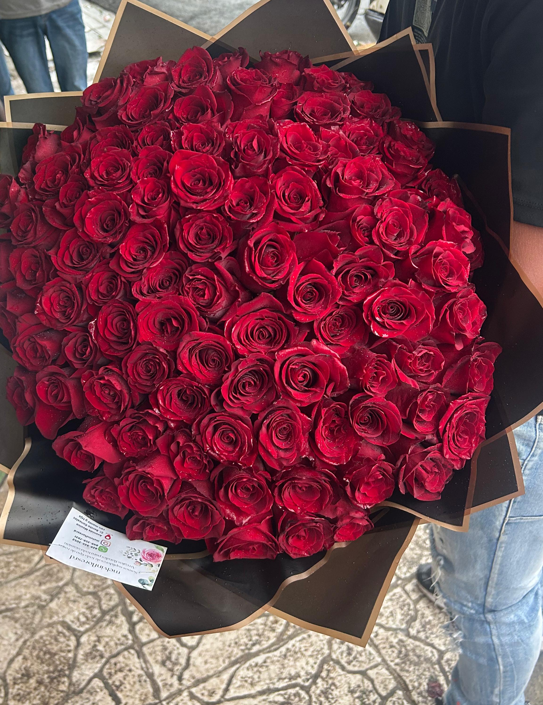 Ramo de 100 Rosas Importadas