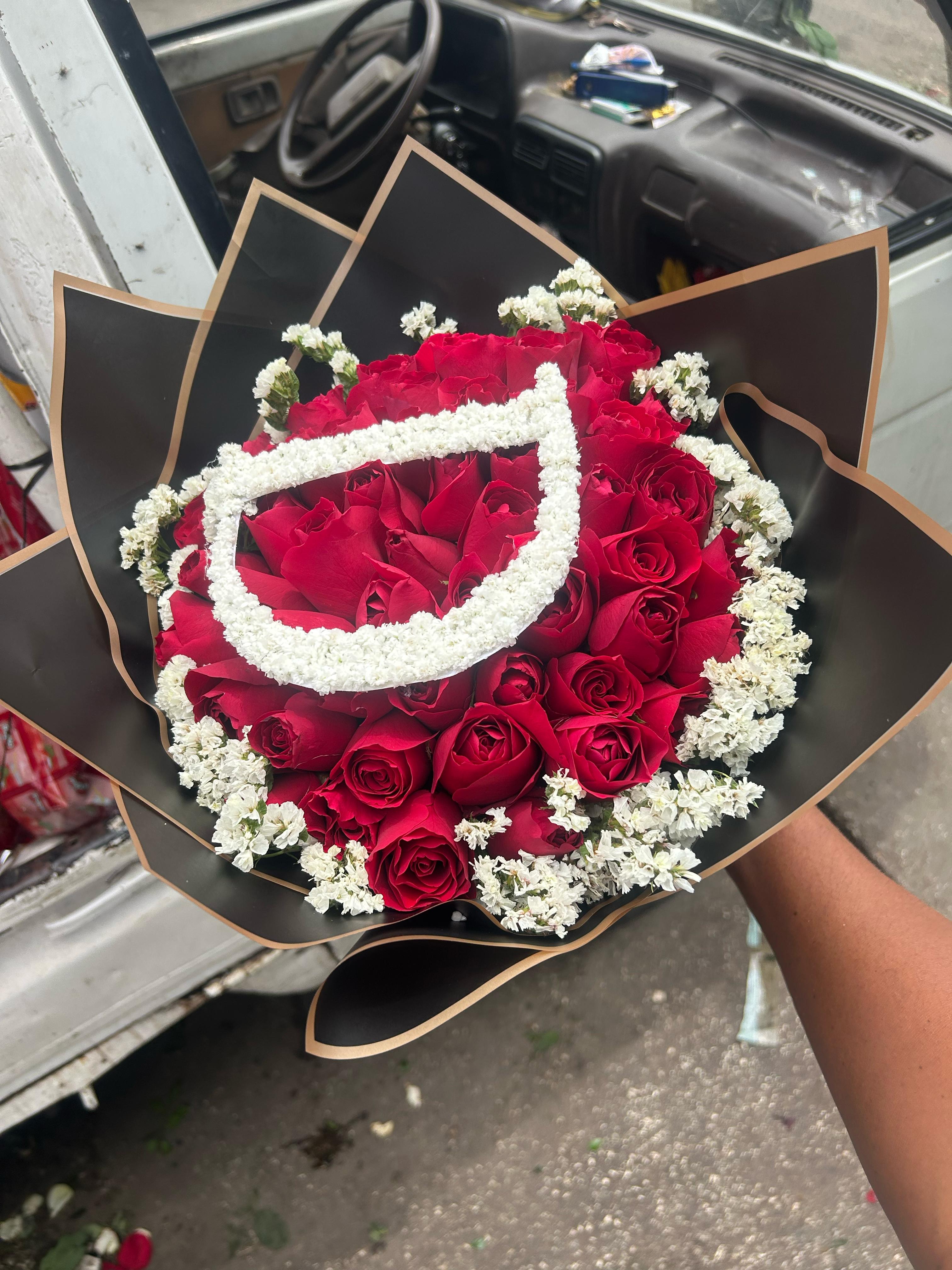 Ramo de rosas nacionales con letra