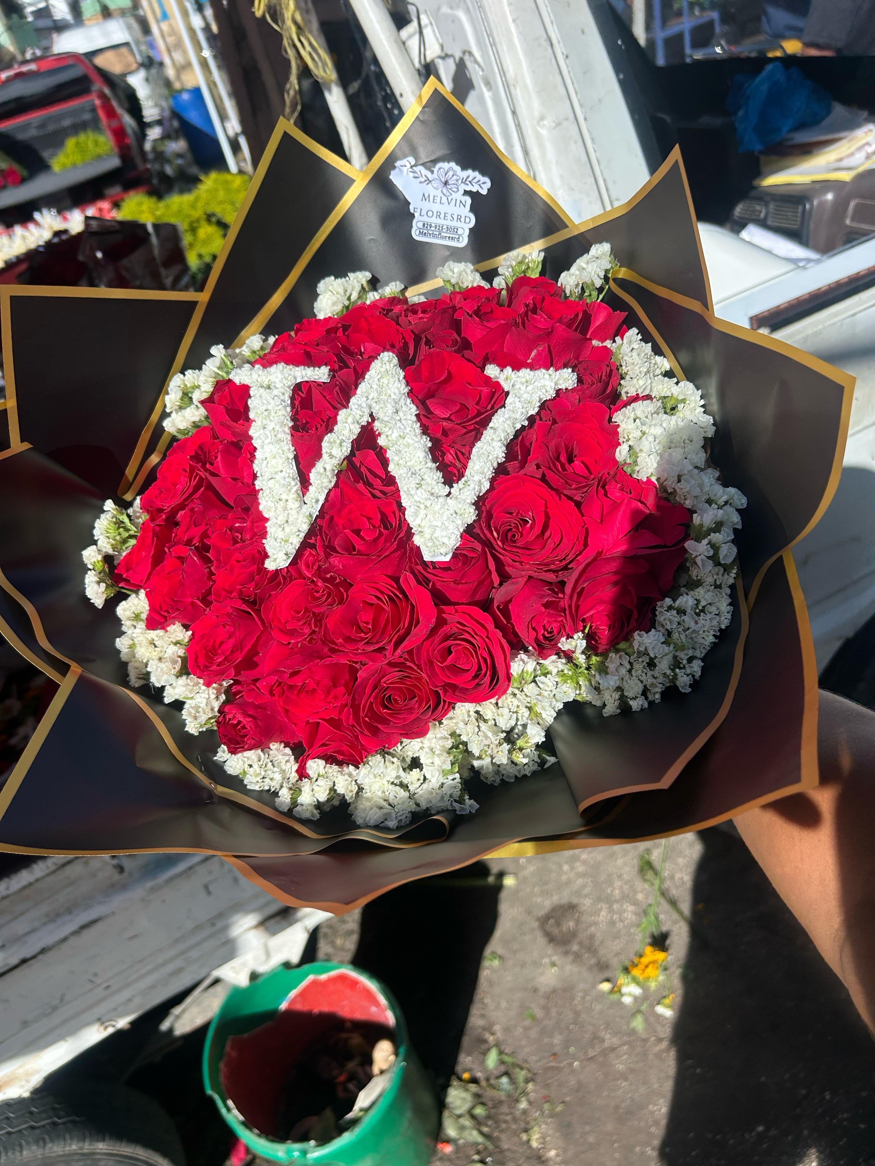 Ramo de rosas nacionales con letra