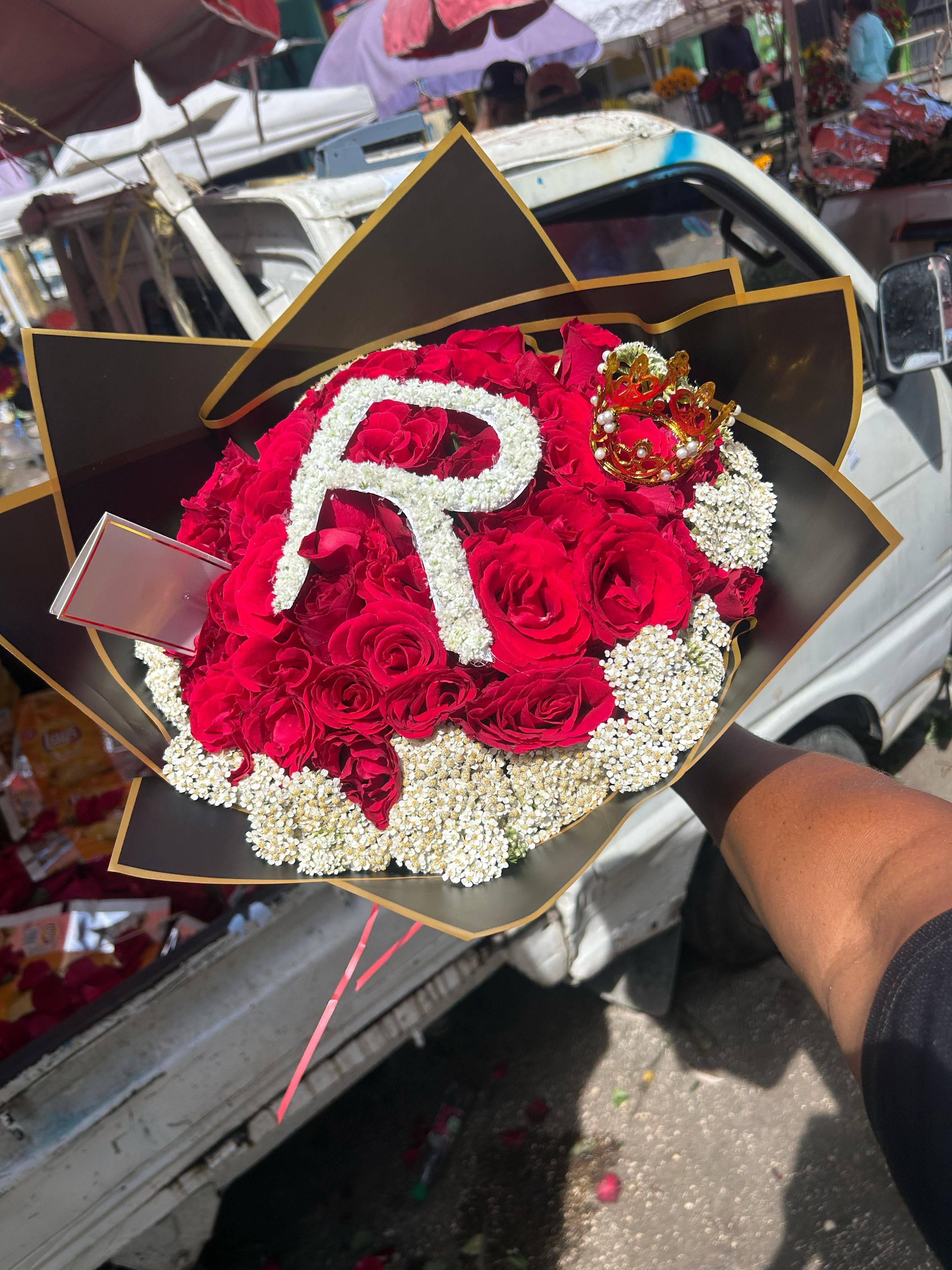 Ramo de rosas nacionales con letra