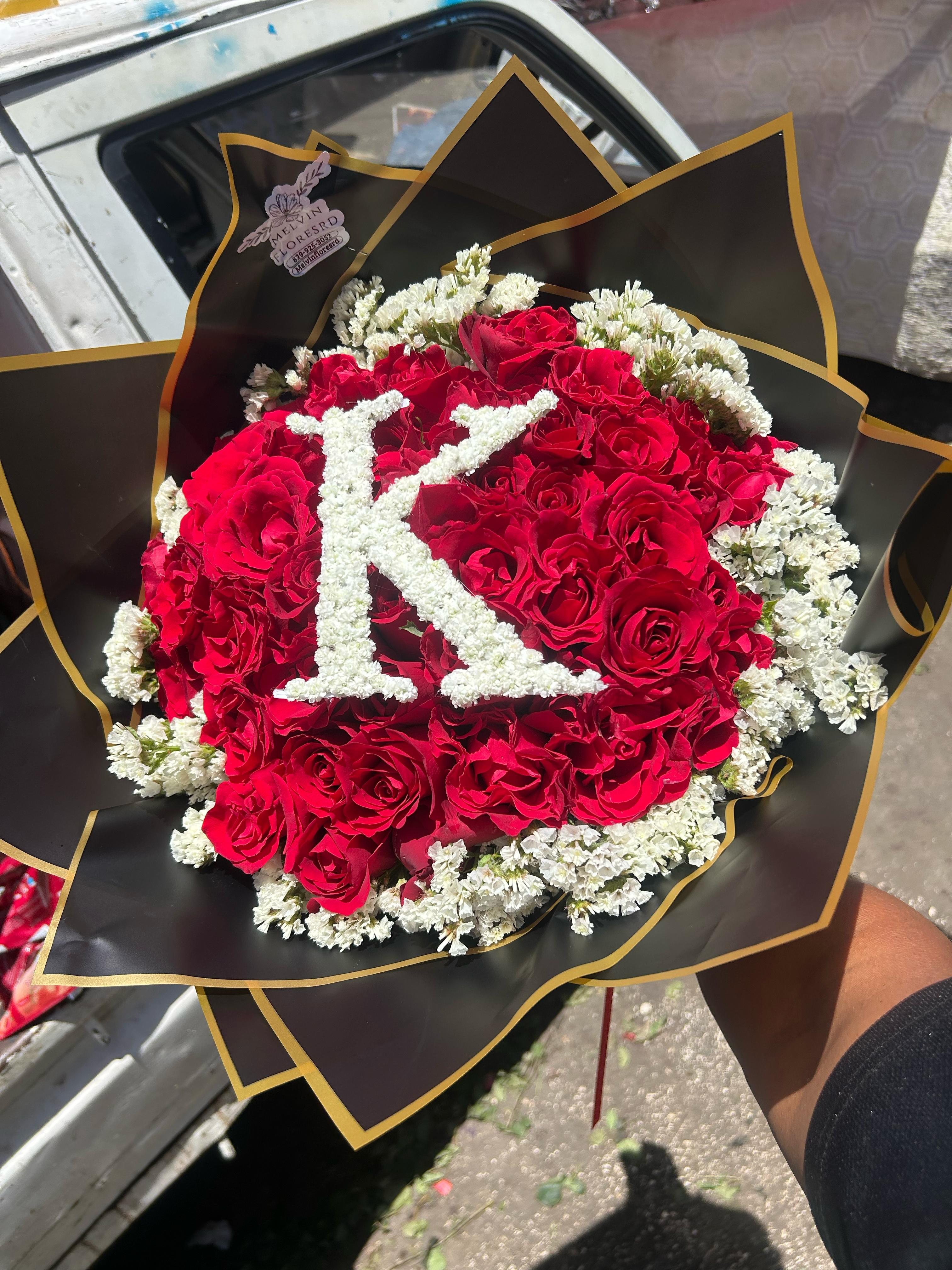 Ramo de rosas nacionales con letra