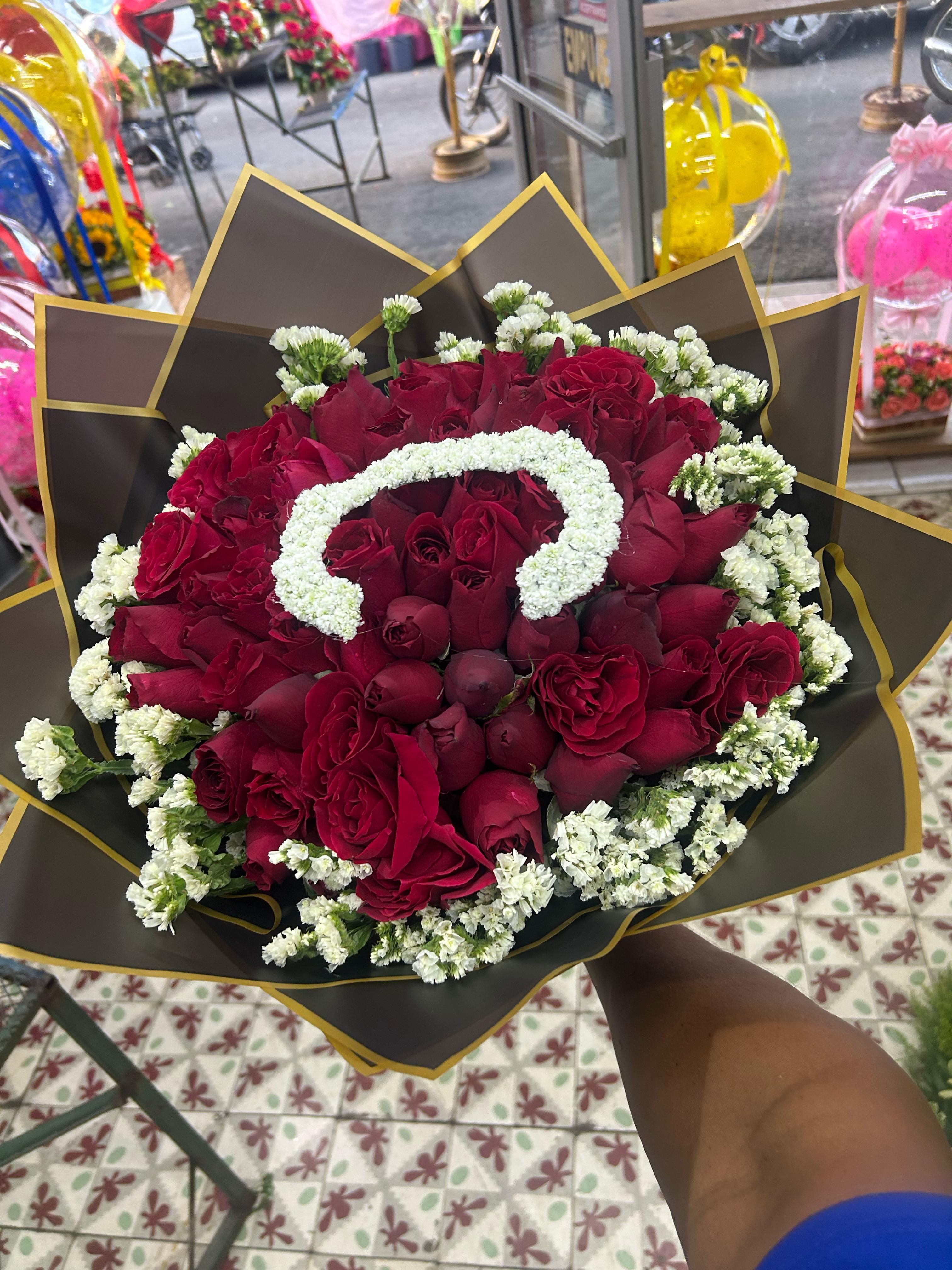 Ramo de rosas nacionales con letra