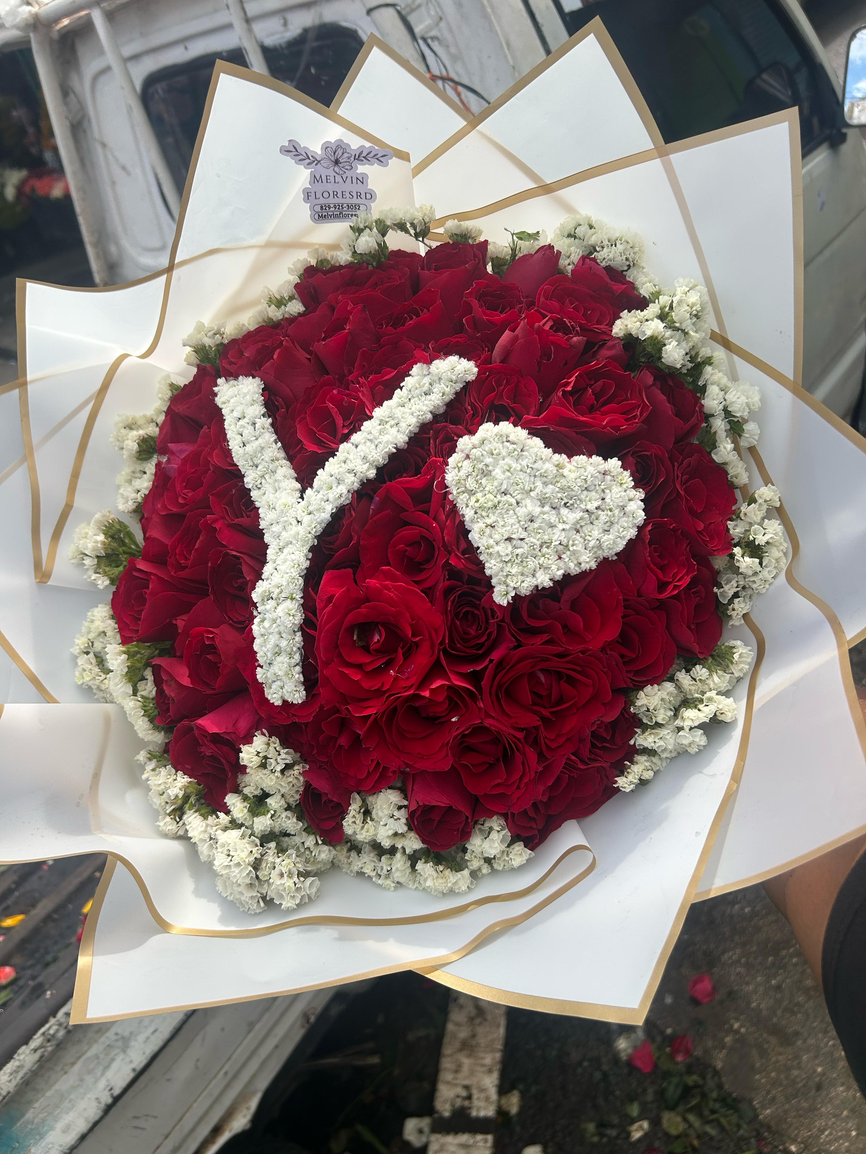 Ramo de rosas nacionales con letra